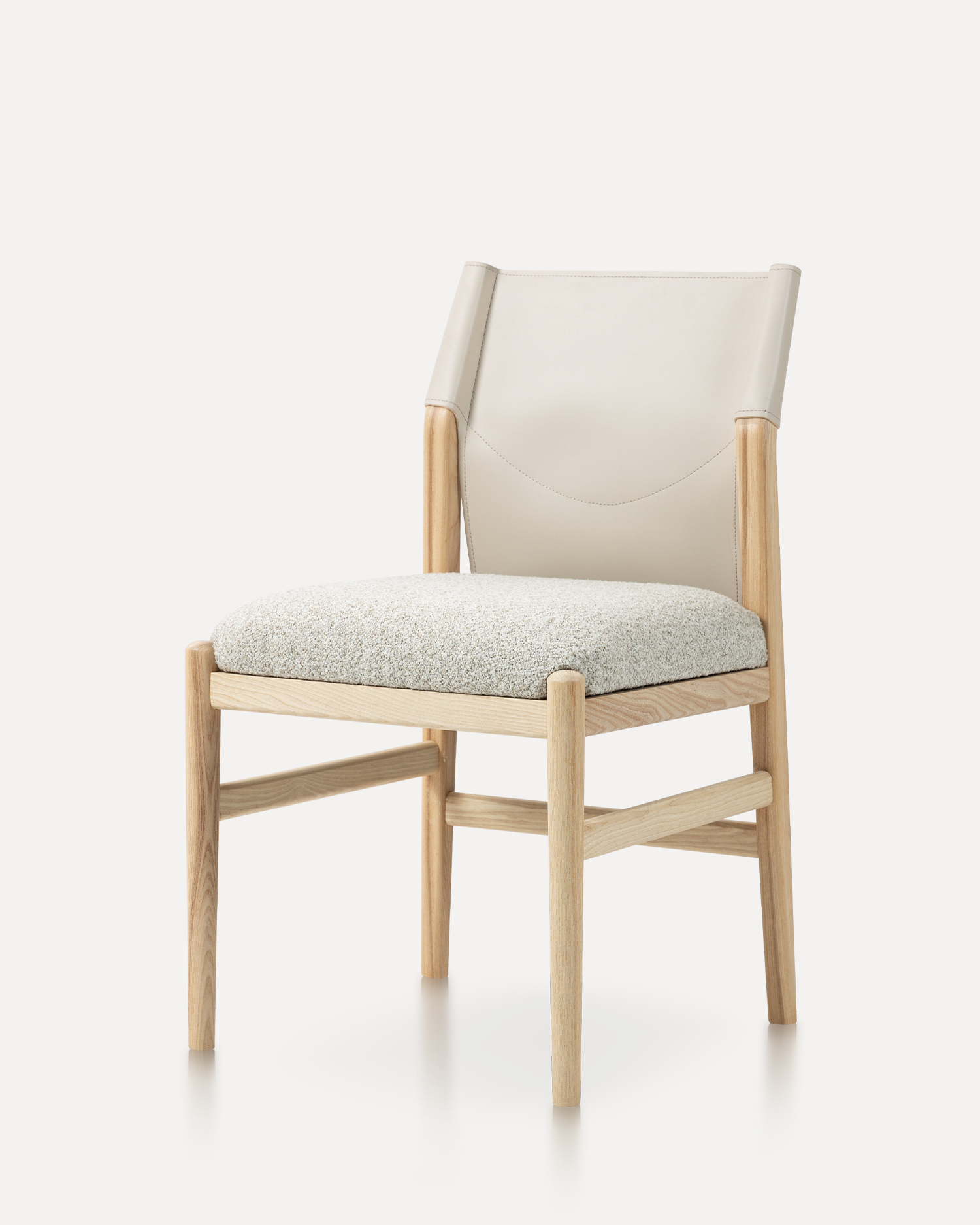 Ghế bằng gỗ yên ngựa thoải mái