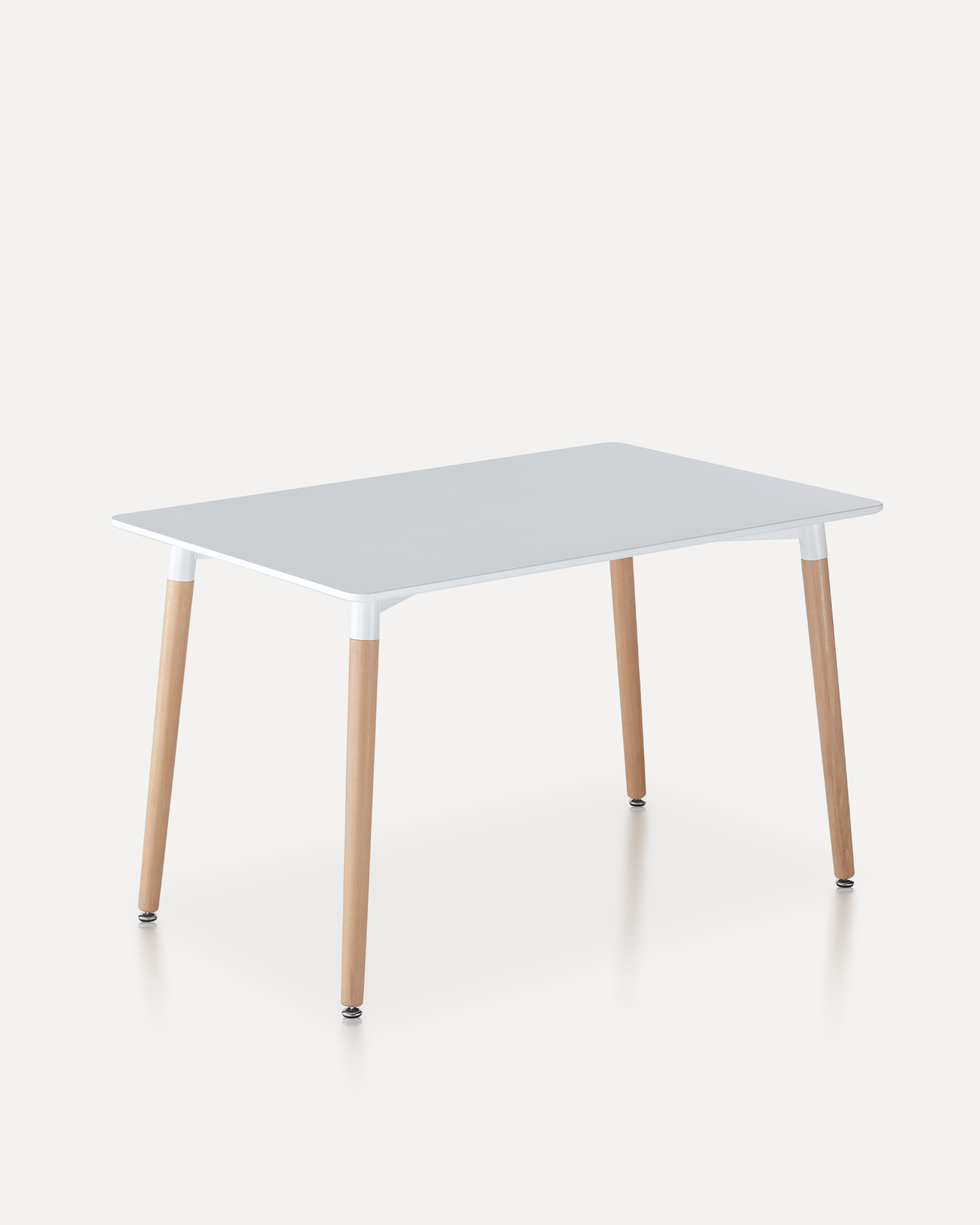 Bàn ăn trên cùng với chân bằng gỗ